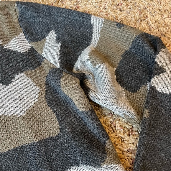 Fate Camo Sweater - Picture 6 of 7
